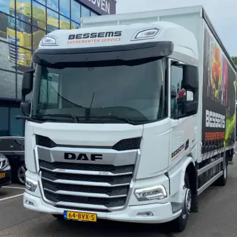 Afgeleverde truck DAF XD 340 FA voor Bessems Evenementen Service B.V.