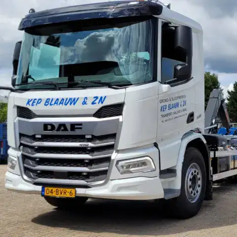 Afgeleverde truck DAF XD 410 FA voor Kep Blaauw & Zn Grond- en Sloopwerken B.V.