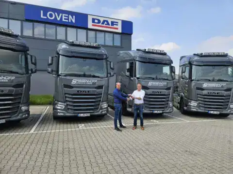 Afgeleverde truck DAF XG 530 FT voor Sassenhoff Logistik GmbH