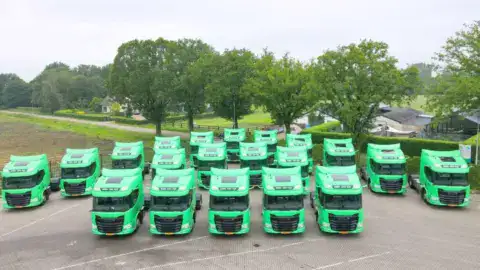 Afgeleverde truck DAF XD 410 Sleeper High voor Gebr. van Eijk