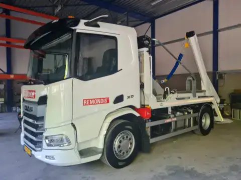 Afgeleverde truck DAF XD 410 FA met portaalarmsysteem voor Remondis